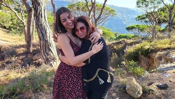 إلهام شاهين وابنة