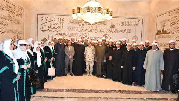 وزير الأوقاف يزور