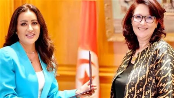 لطيفة ووزيرة الثقافة