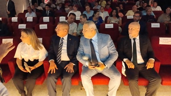 تامر عبد المنعم وسفير