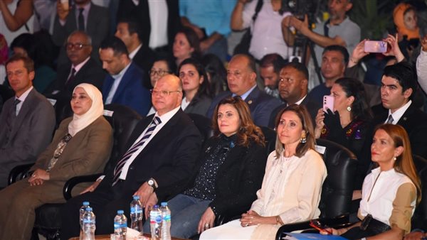 وزيرة الهجرة 