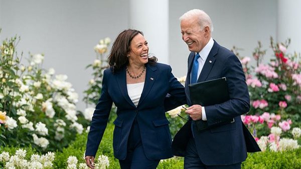 جوبايدن وكاميلا هاريس