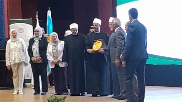 جامعة الأزهر تكرم