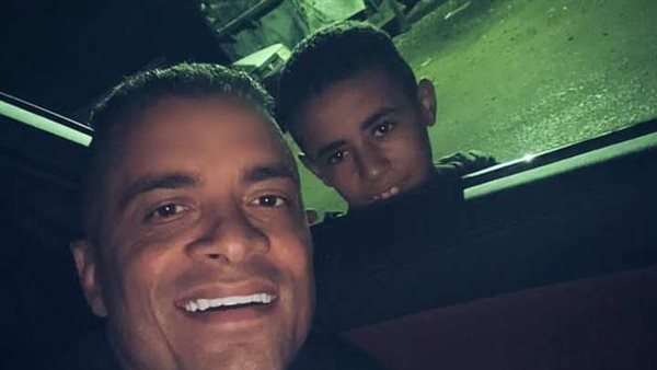 حسن شاكوش مع أحد