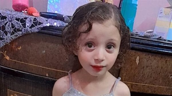 الطفلة سجدة 