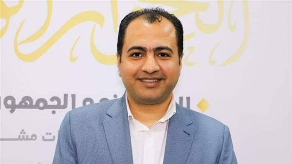 الكاتب الصحفى محمود