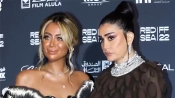 غادة عبد الرازق وابنتها