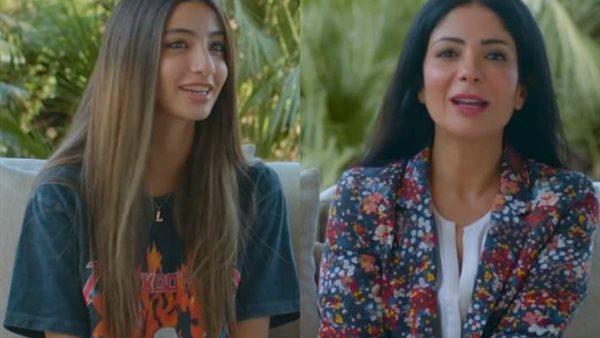 منى زكي وابنتها _