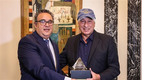 محمود الخطيب والسفير