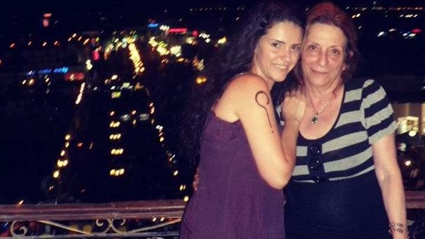 دنيا عبد العزيز ووالدتها