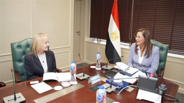 وزيرة التخطيط تلتقي