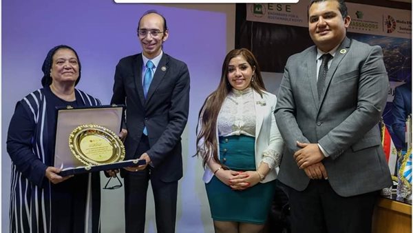 النائب محمد عبدالعزيز