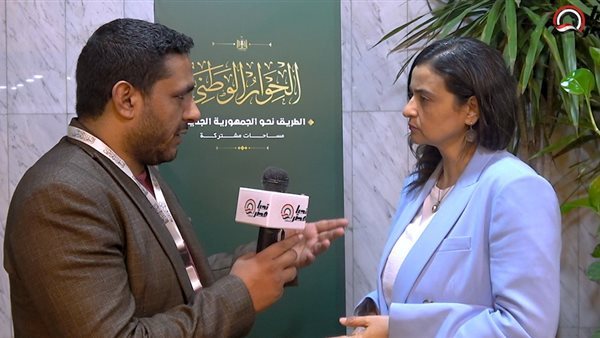 الكاتبة الصحفية علا