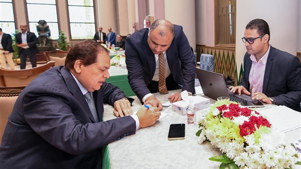 النائب محمد أبو العينين