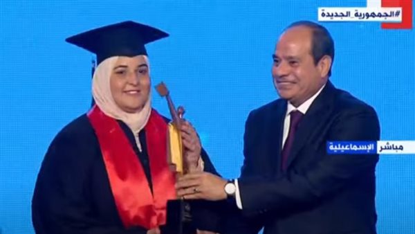 الرئيس السيسي يكرم