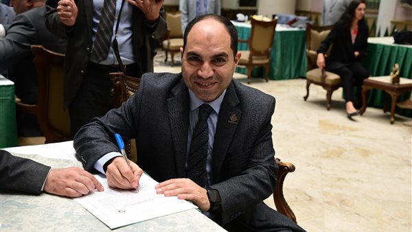 النائب عمرو درويش