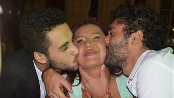 رشا سامي العدل وأشقائها