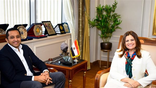 وزيرة الهجرة 