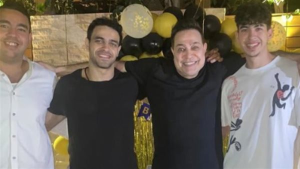 حكيم وأسرته _ أرشيفية