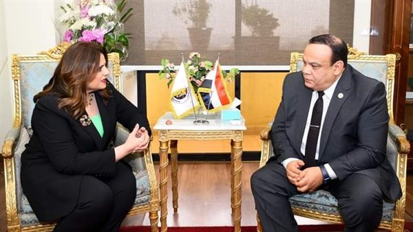 وزيرة الهجرة 