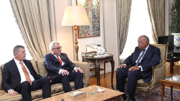 من الاجتماع