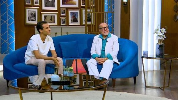 أحمد نبيل وحفيده_