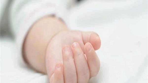 سقوط صغيرة من أعلى