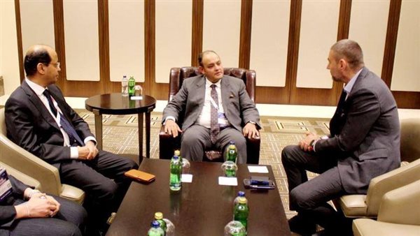 وزير الصناعة يلتقي