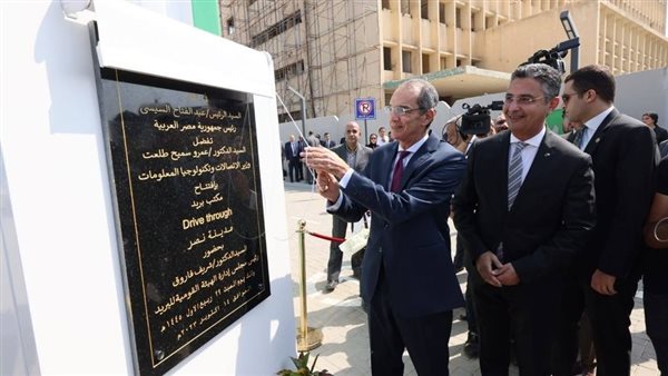 أول نموذج لمكاتب