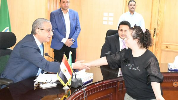 محافظ الفيوم أثناء