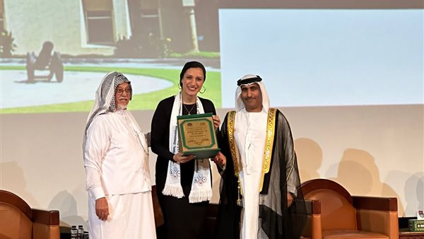 النائبة منى مدني