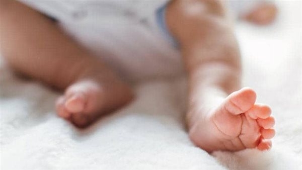 سيدة تقتل صغيرها