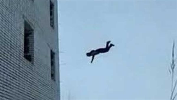 سقوط شخص من أعلى