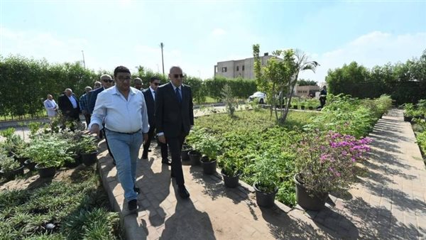 وزير الإسكان يعقد