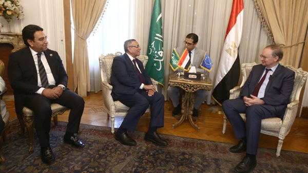 الدكتور عبدالسند