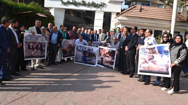 وقفة رمزية لمناصرة