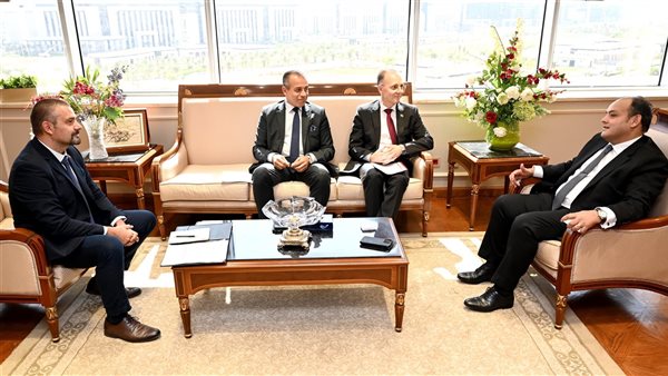 خلال اللقاء مع  سفير