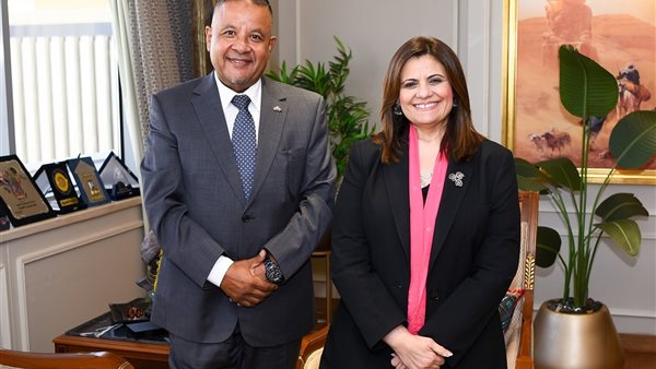 وزيرة الهجرة 