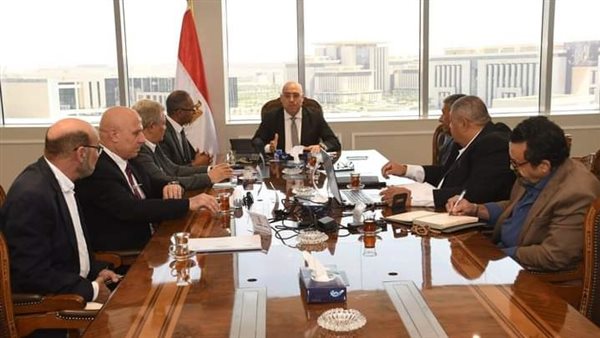 وزير الإسكان 