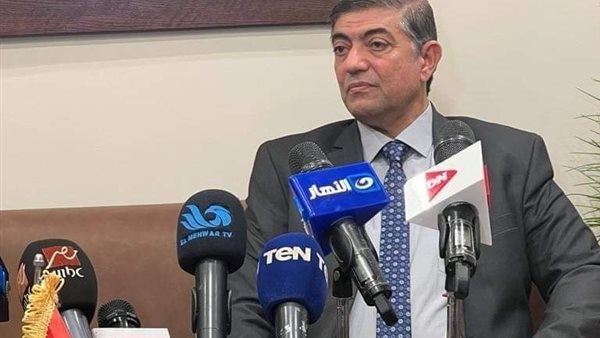 هشام عبدالعزيز رئيس