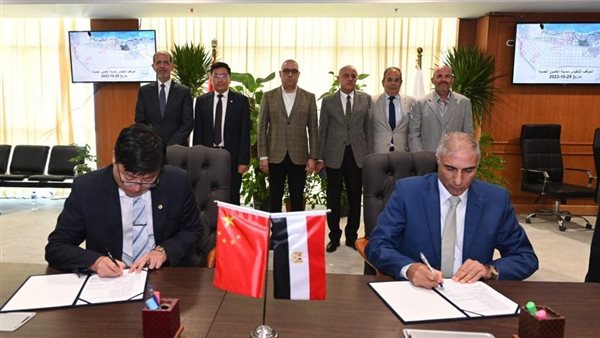 توقيع عقد تصميم وتنفيذ