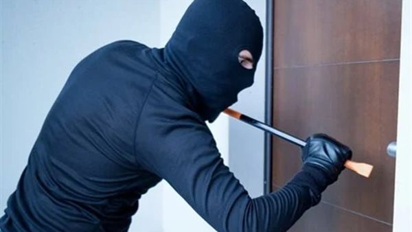 جازر يطعن سيدة بمنطقة