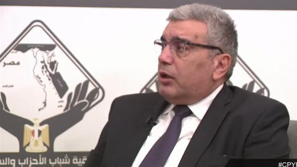 الكاتب الصحفي صلاح