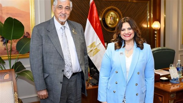 وزيرة الهجرة 