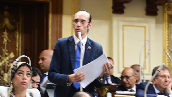 النائب محمد عبدالعزيز