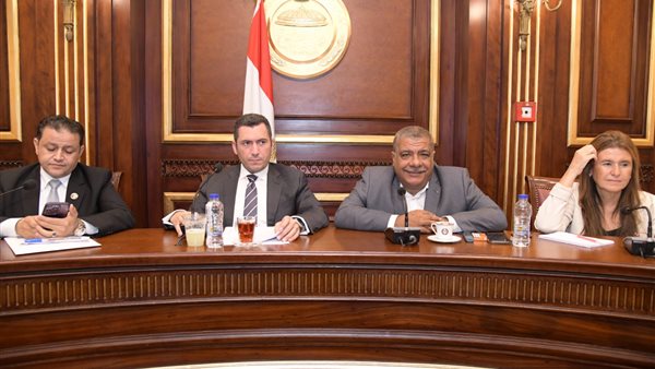 اجتماع لجنة الصناعة