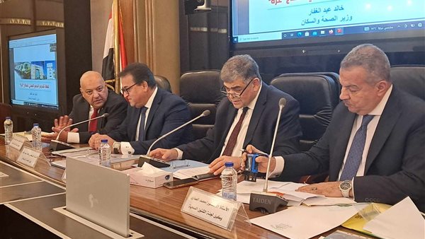 خالد عبدالغفار مع