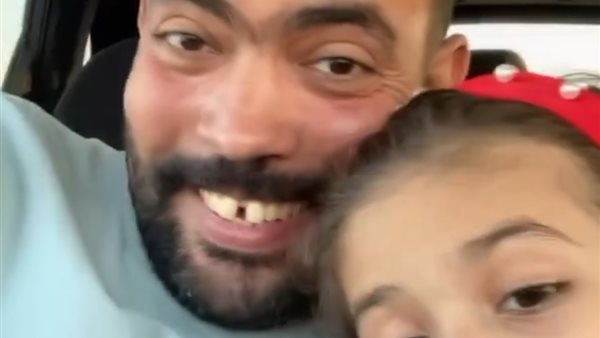 خالد عليش وابنته