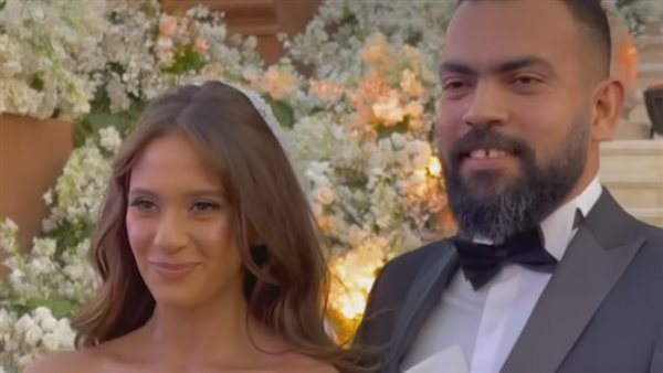 خالد عليش وزوجته