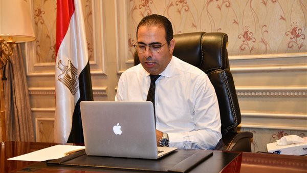  الدكتور محمود حسين